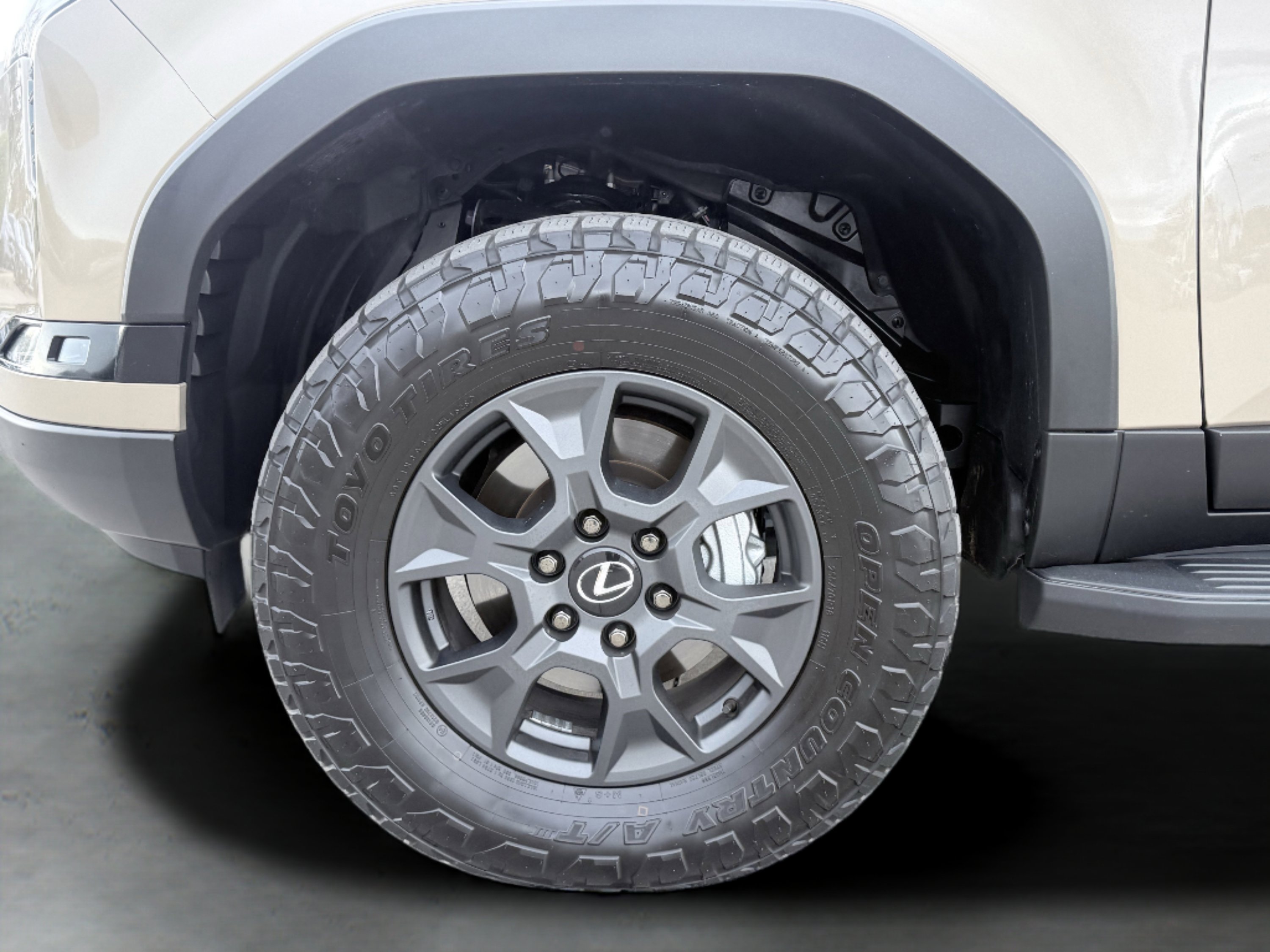 Used 2025 Lexus GX 550 image 23