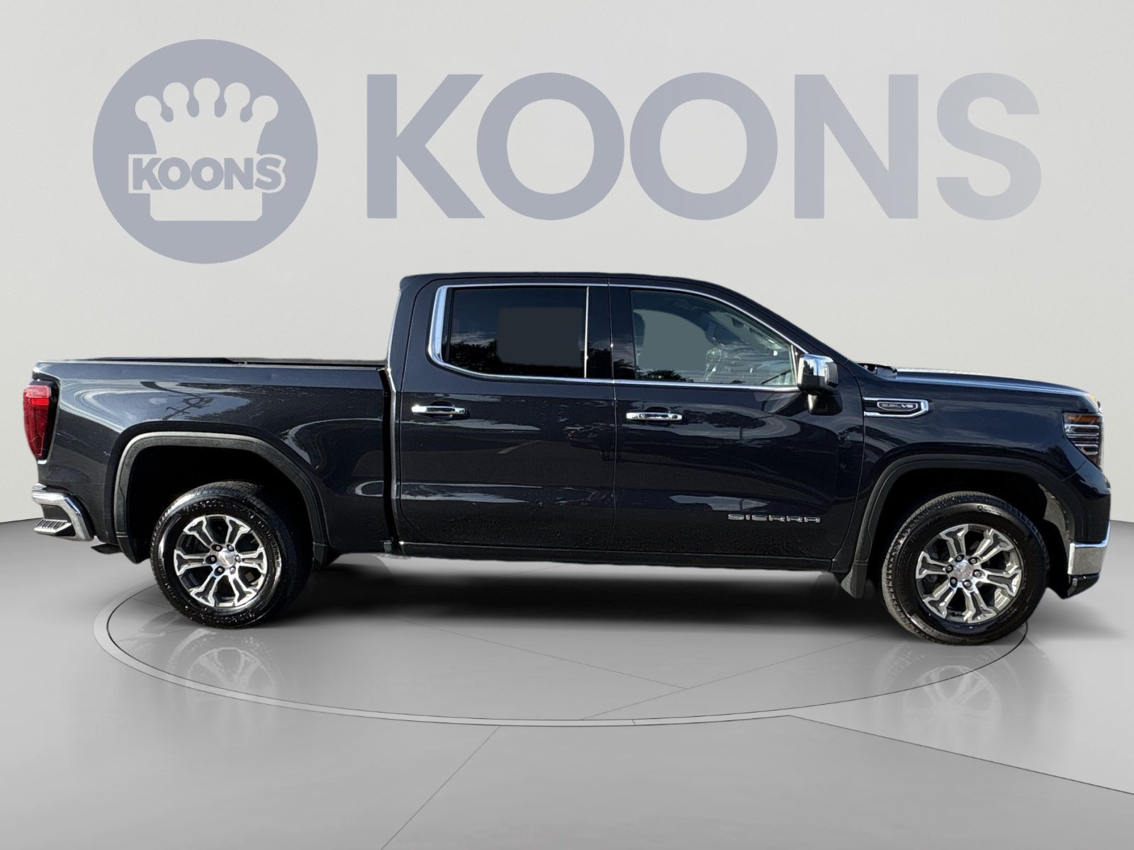 Used 2025 GMC Sierra 1500 SLT RWD image 8