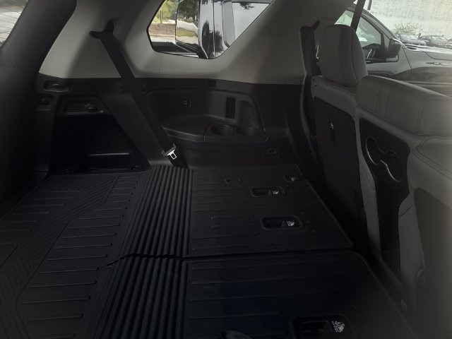 Used 2025 Honda Pilot EX-L image 4