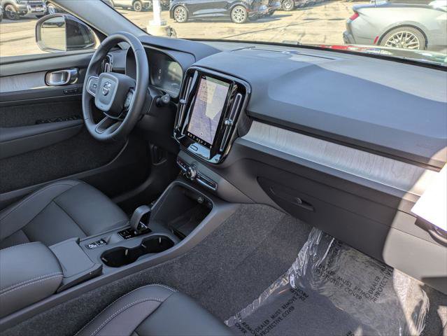 Used 2025 Volvo XC40 B5 Core w/ Protection Package Premier image 24