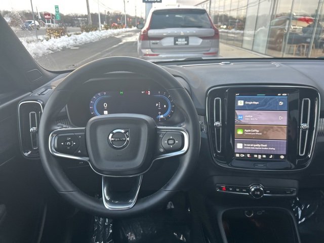 Certified 2025 Volvo XC40 B5 Plus image 18