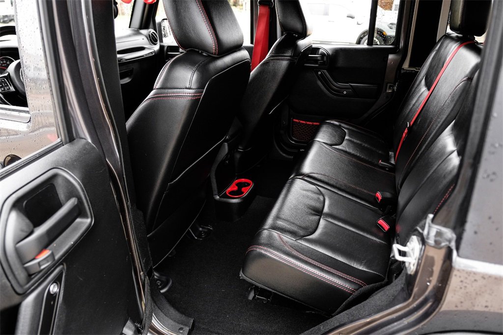 Used 2017 Jeep Wrangler Unlimited Rubicon image 38