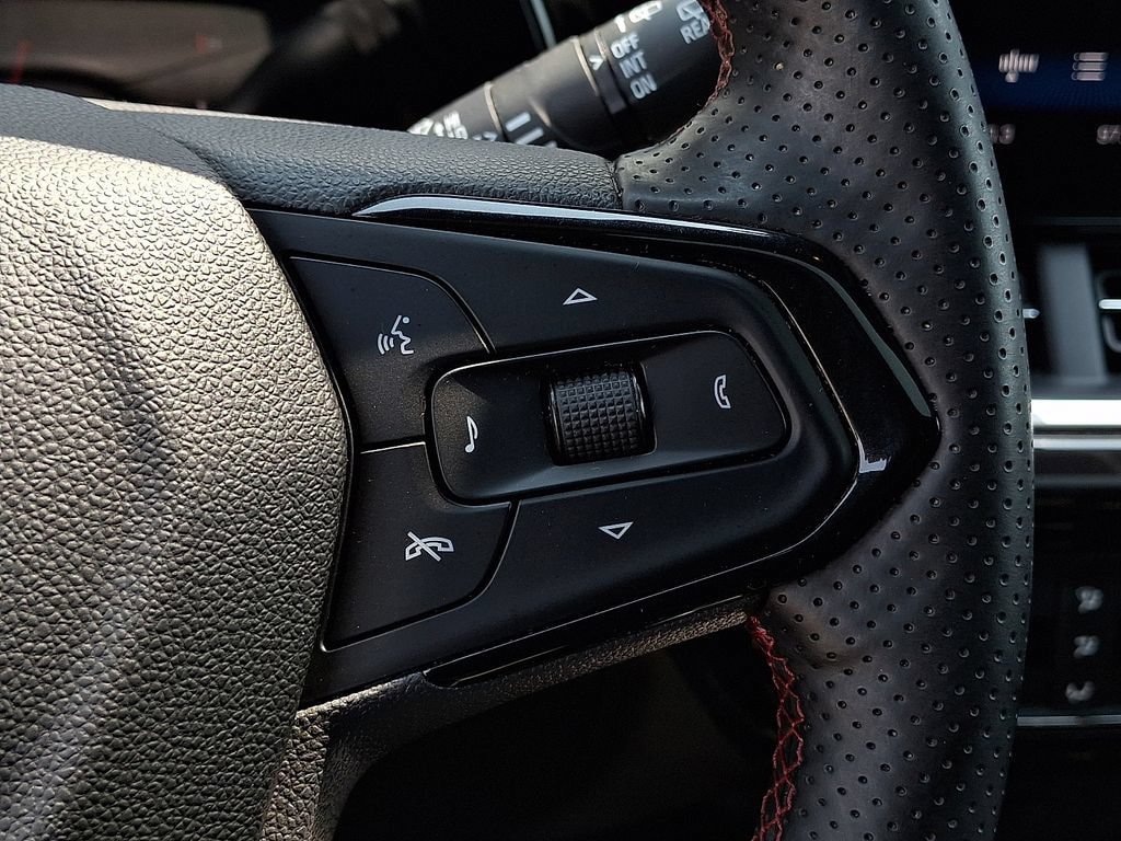 Certified 2024 Chevrolet Trax RS w/ Sunroof Package FWD image 27