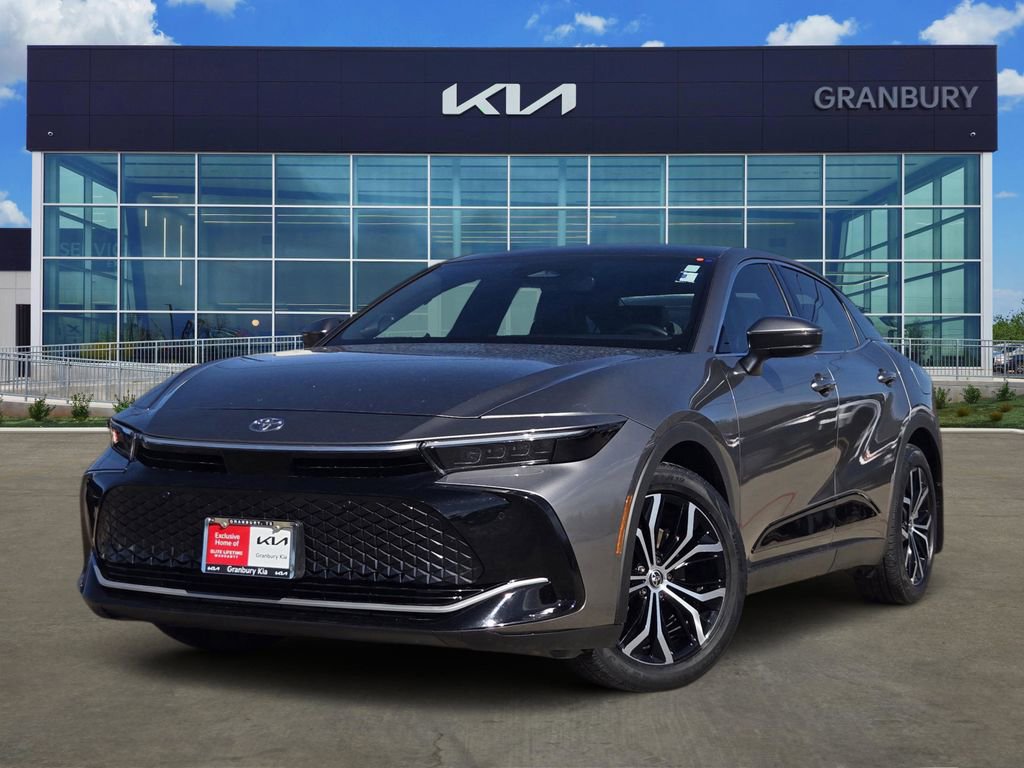 Used 2023 Toyota Crown Limited image 1