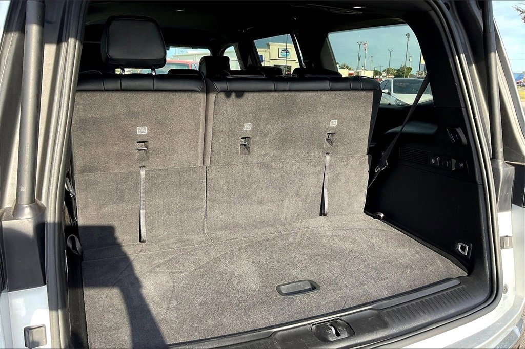 Used 2024 Jeep Wagoneer Series II w/ Flexible Seating Group image 13