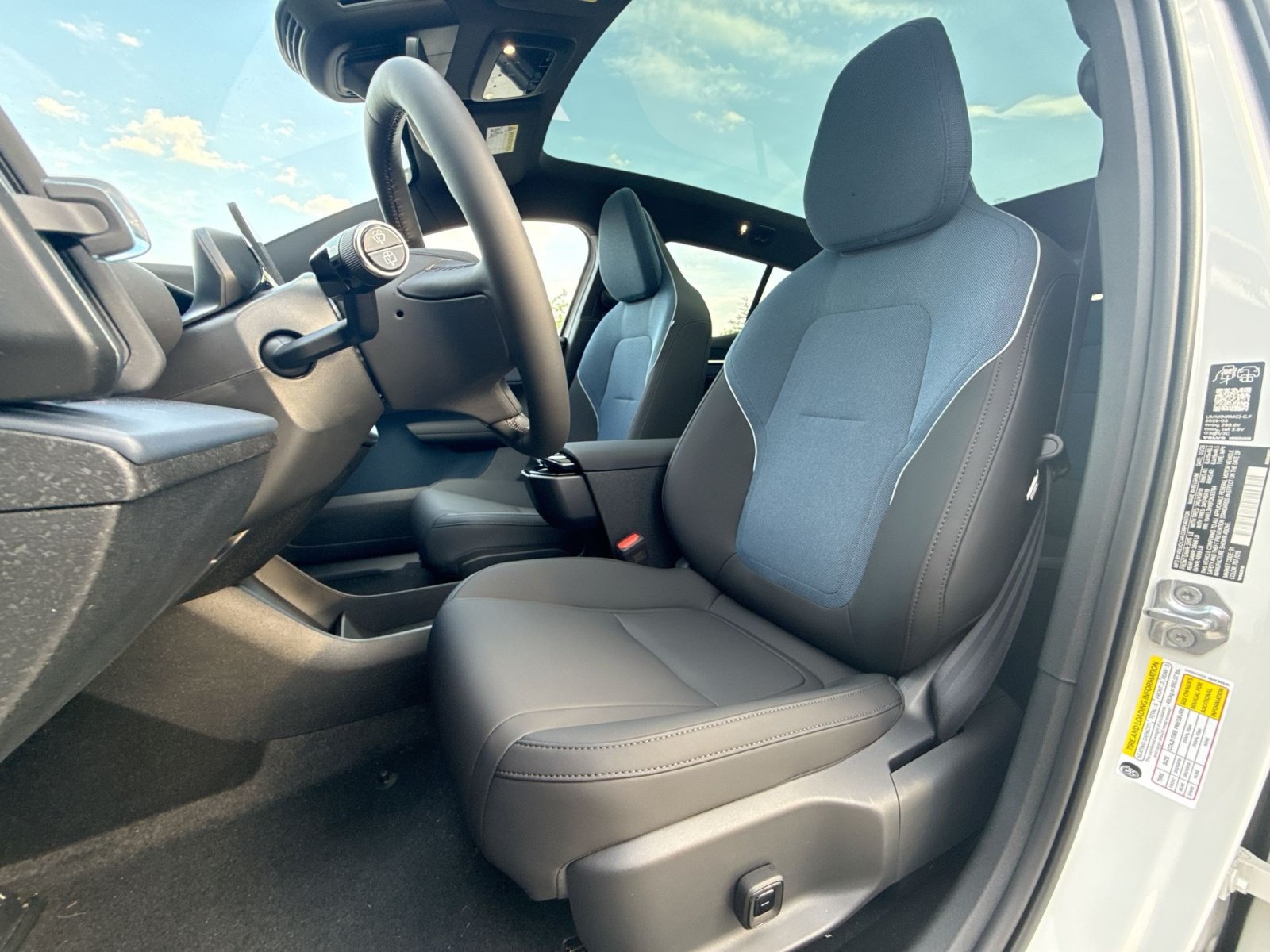New 2026 Volvo EX30 Plus w/ Protection Package Premier RWD image 13