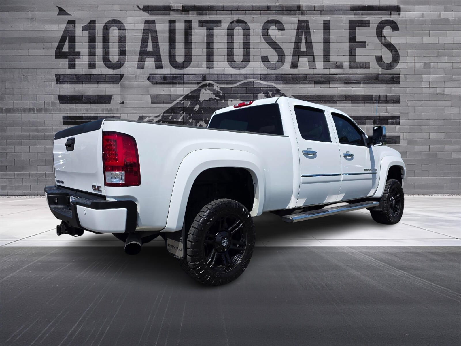 Used 2013 GMC Sierra 2500 Denali w/ Suspension Package, Off-Road AWD/4WD image 3