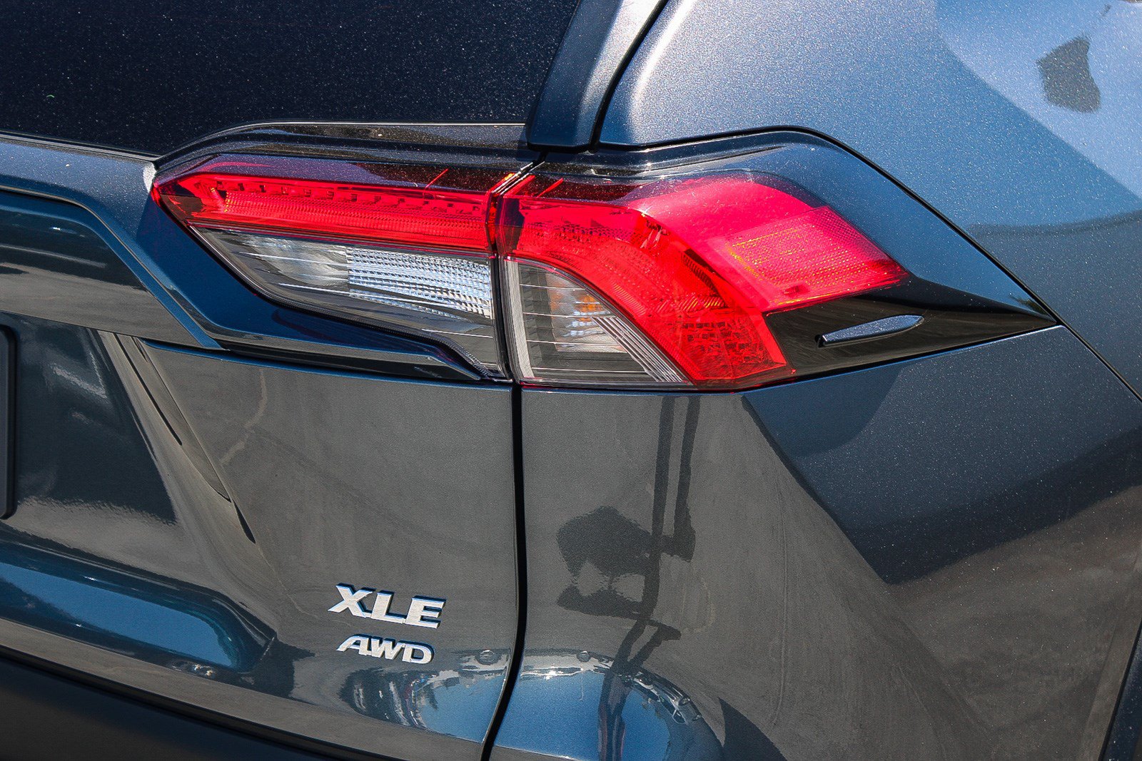 Used 2021 Toyota RAV4 XLE w/ XLE Grade Weather Package AWD/4WD image 10