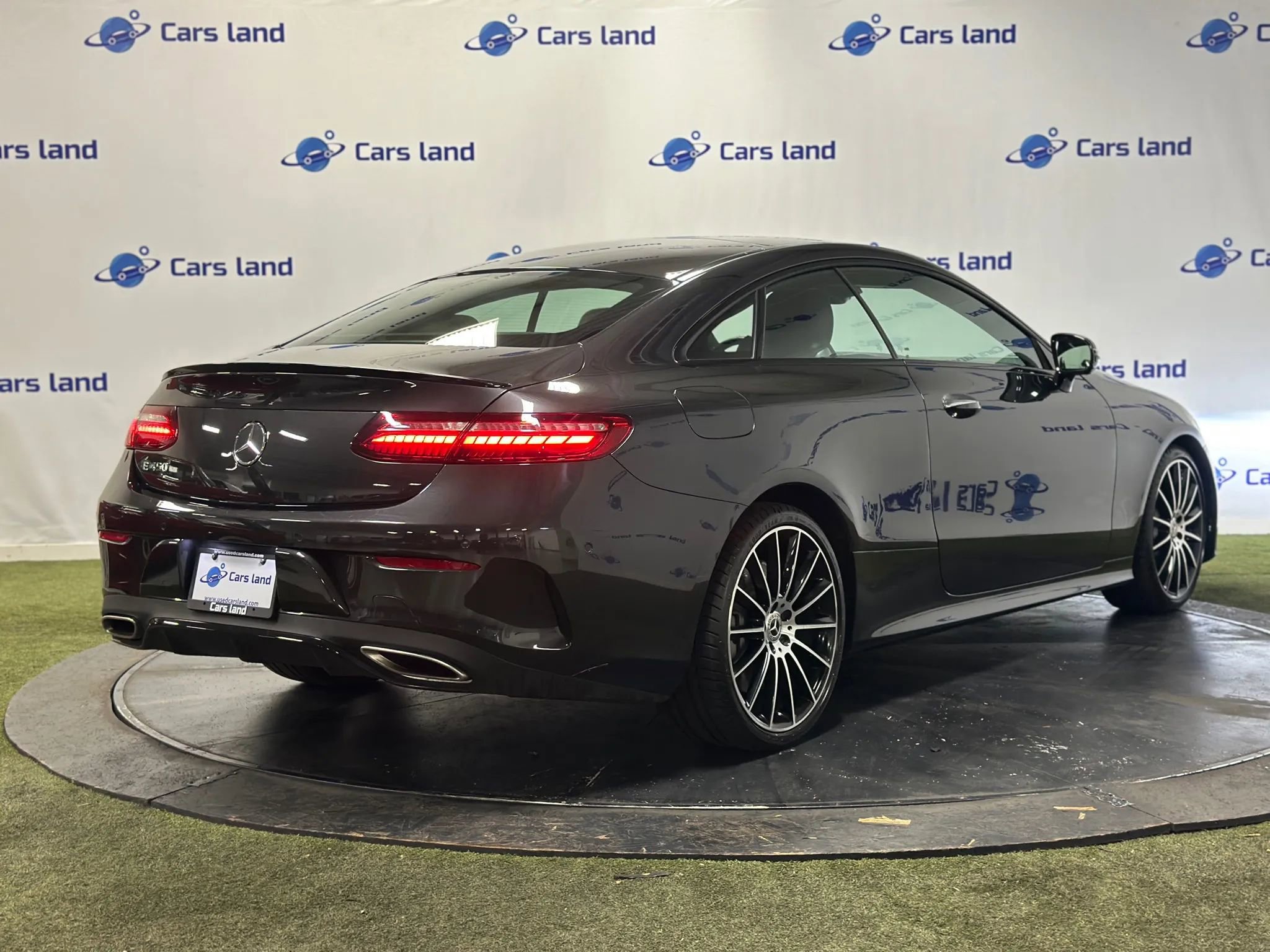 Used 2023 Mercedes-Benz E 450 Coupe image 3