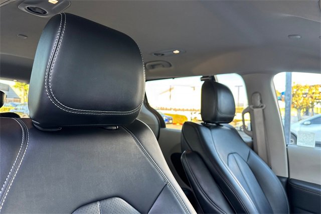 Used 2024 Chrysler Pacifica Touring-L image 21