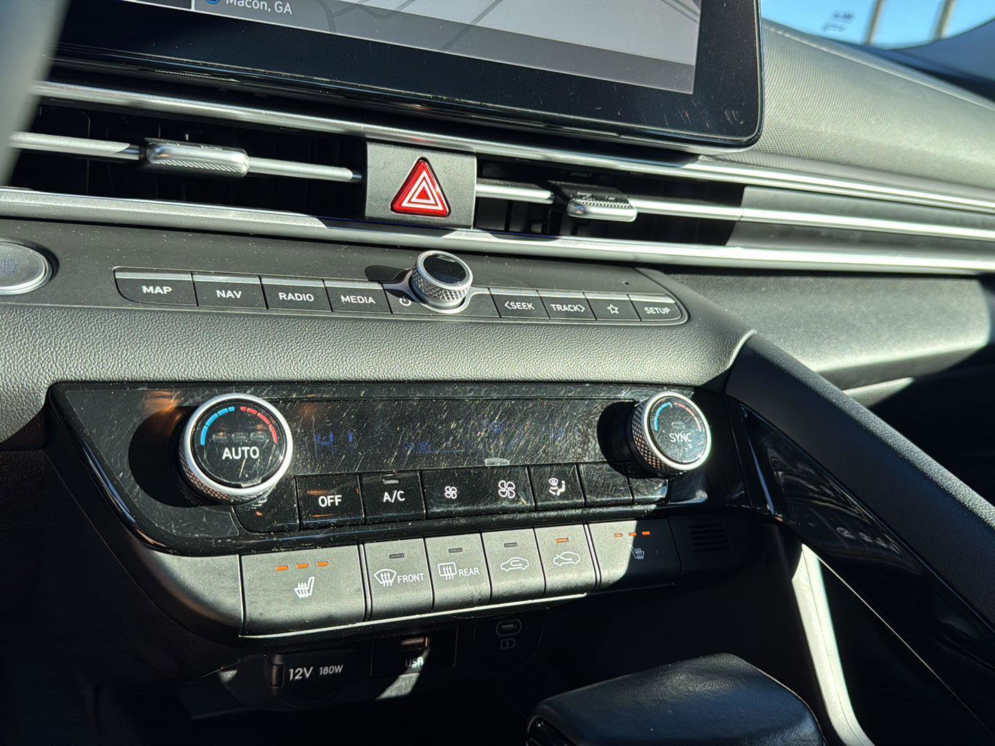 Used 2024 Hyundai Elantra Limited image 24