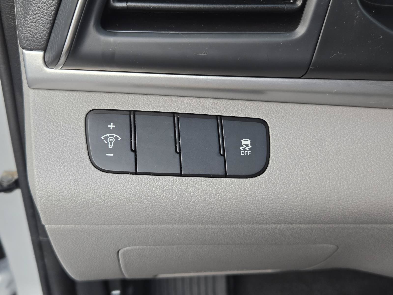 Used 2019 Hyundai Elantra SE FWD image 17