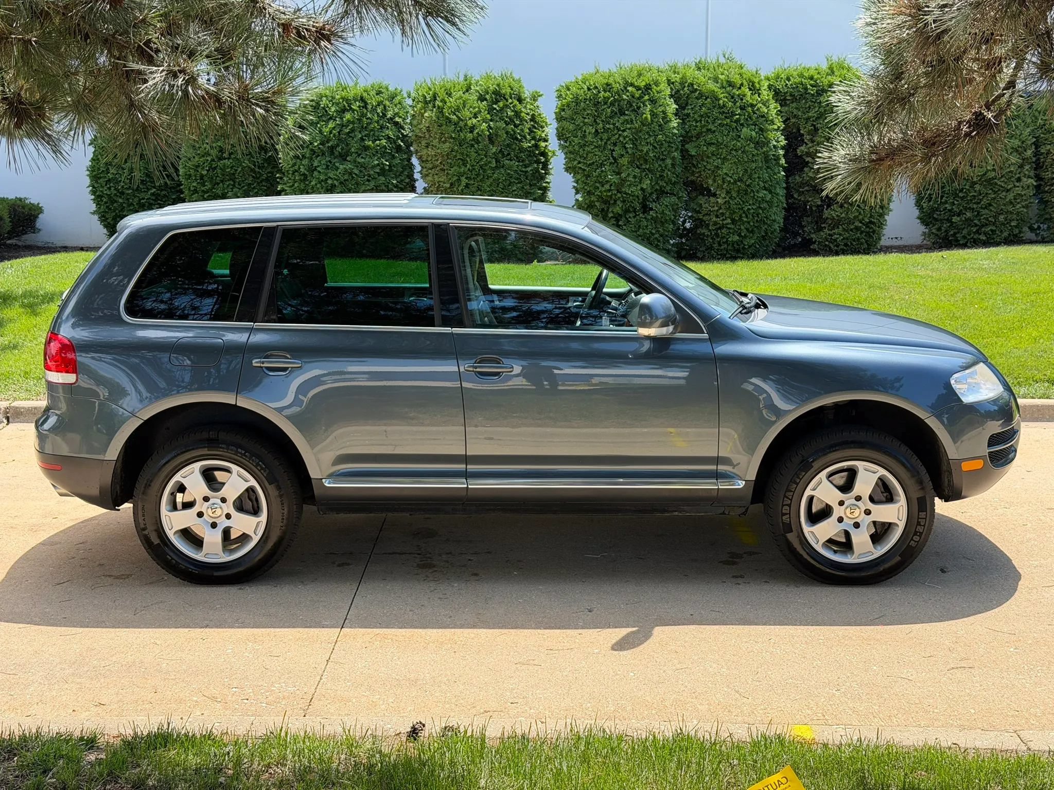 Used 2004 Volkswagen Touareg V8 AWD/4WD image 4