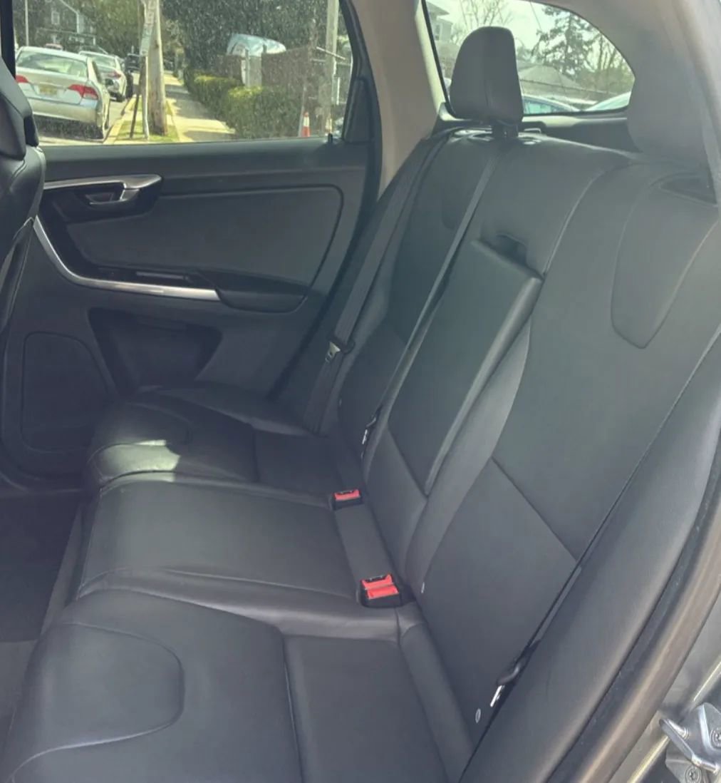 Used 2016 Volvo XC60 T6 w/ Proximity Package AWD/4WD image 16