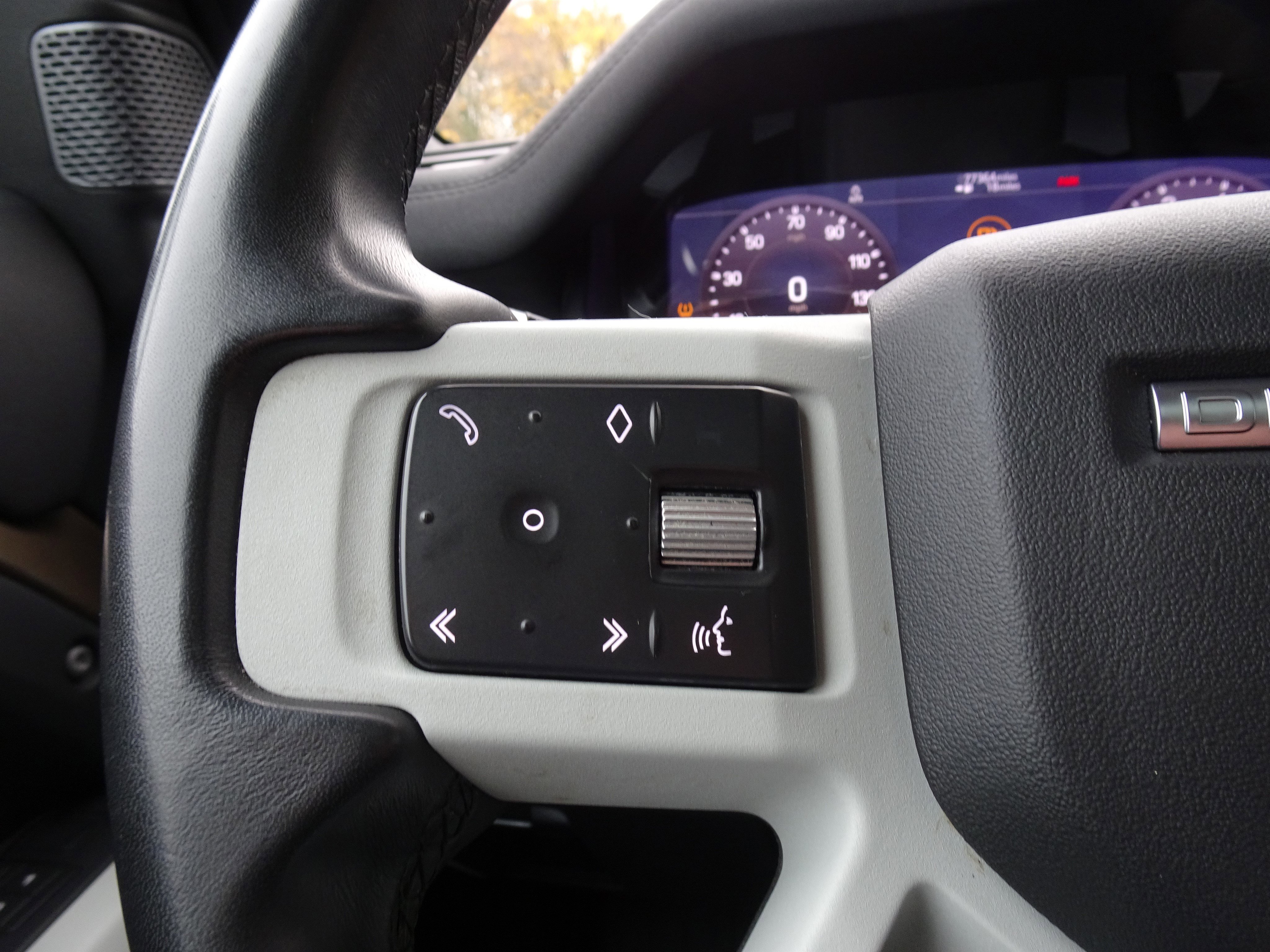 Used 2020 Land Rover Defender 110 First Edition image 33