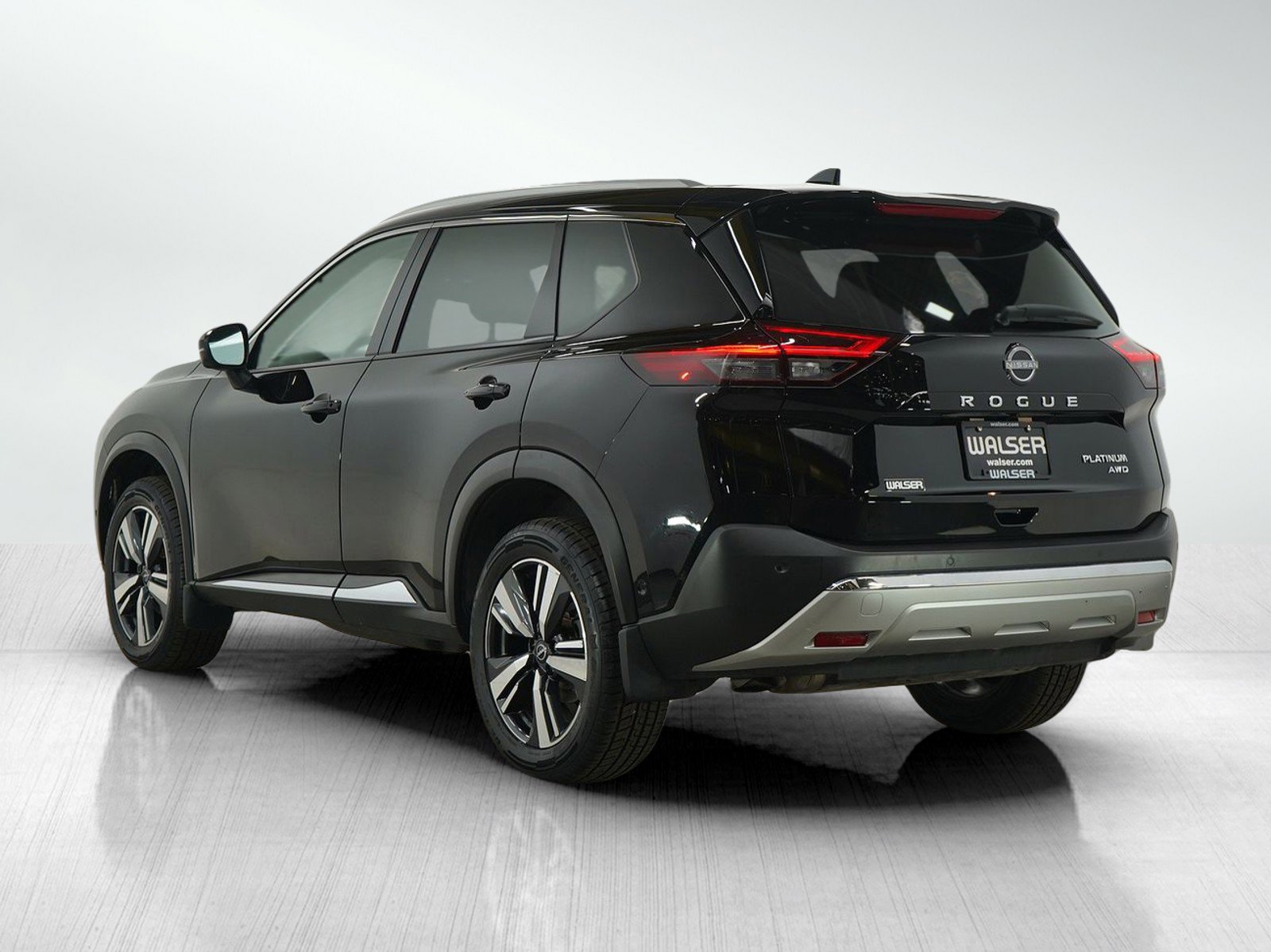 Used 2022 Nissan Rogue Platinum image 3