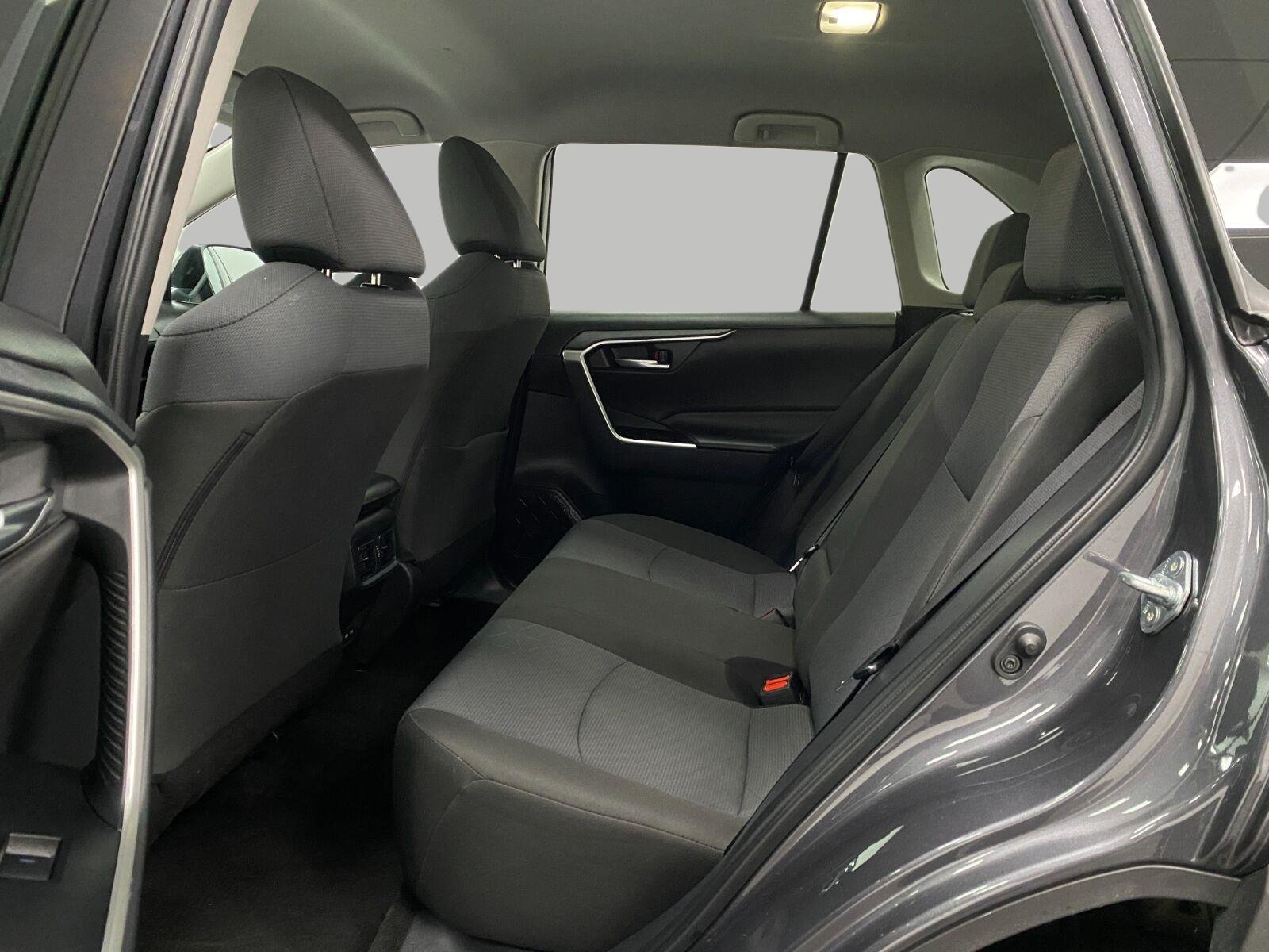 Used 2025 Toyota RAV4 XLE AWD/4WD image 26