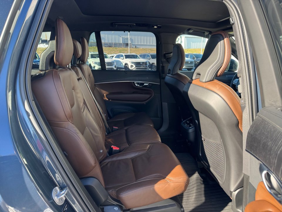 Used 2024 Volvo XC90 B6 Ultimate w/ Protection Package Premier image 33