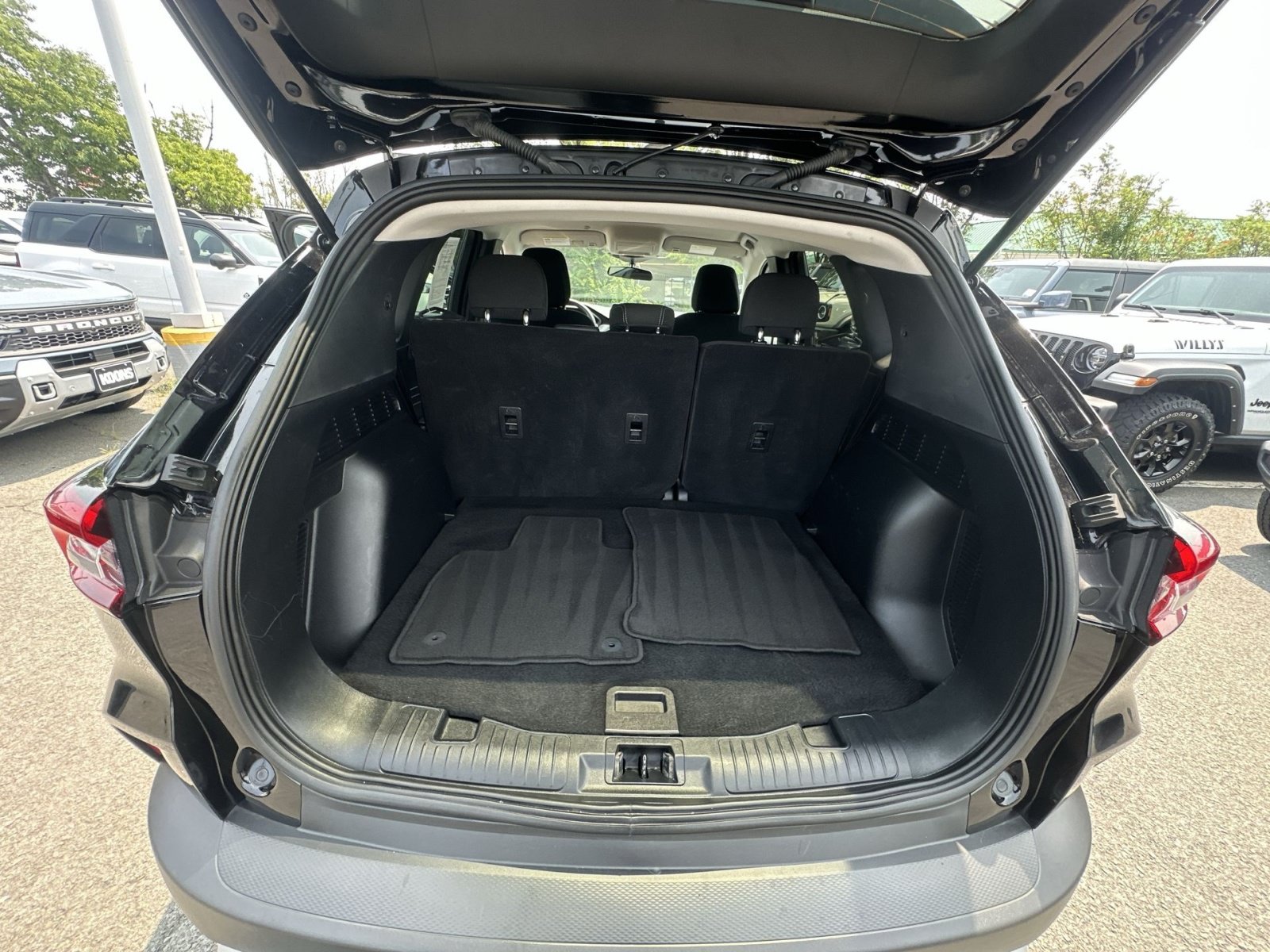 Certified 2025 Ford Escape Active AWD/4WD image 32