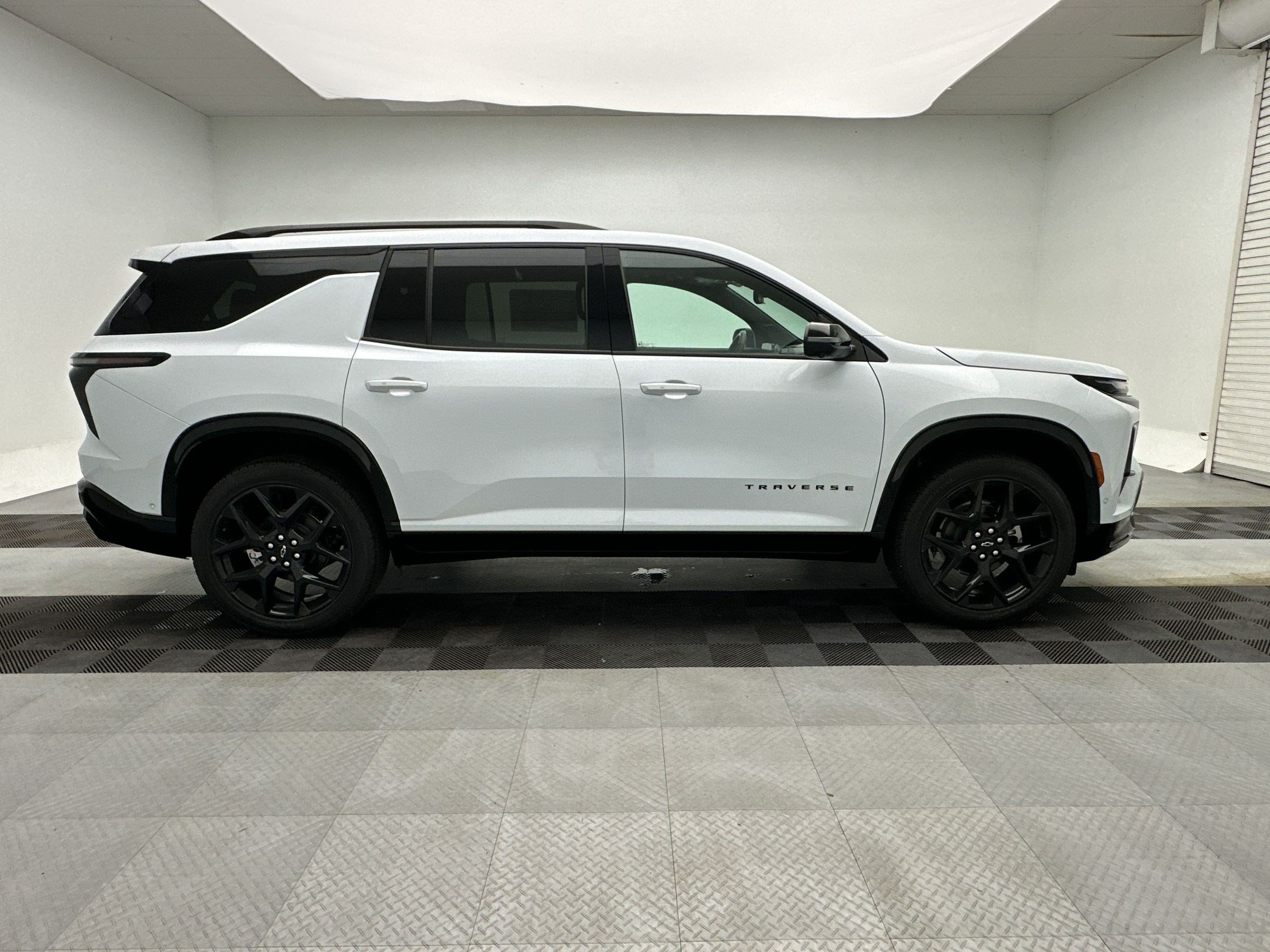 New 2026 Chevrolet Traverse RS w/ LPO, Floor Liner Package AWD/4WD image 8