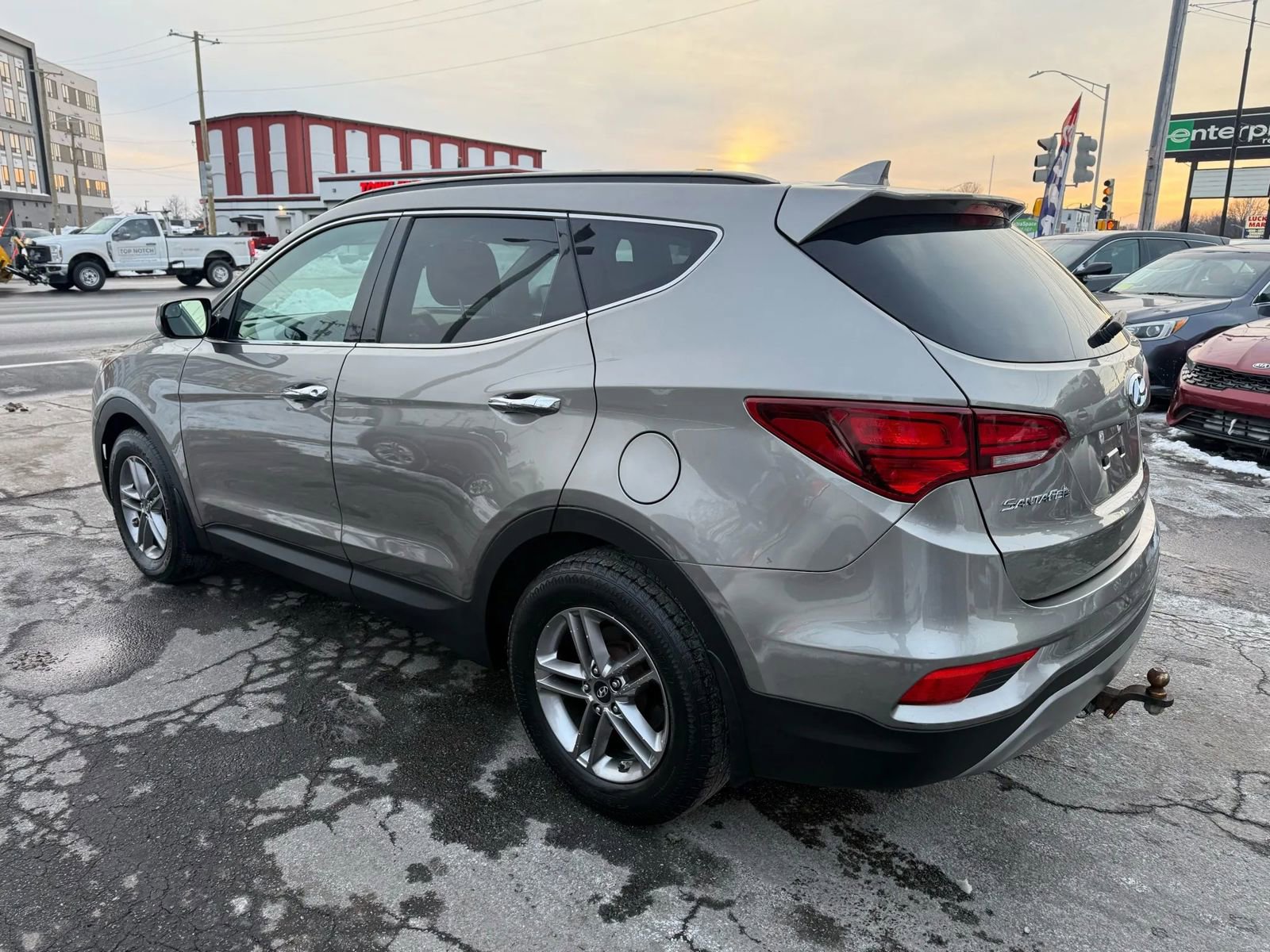 Used 2017 Hyundai Santa Fe Sport image 4