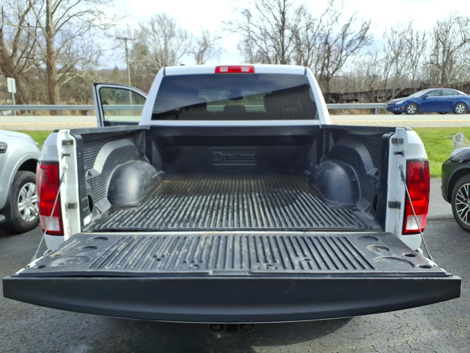 Used 2023 RAM 1500 Classic SLT w/ Protection Group AWD/4WD image 9