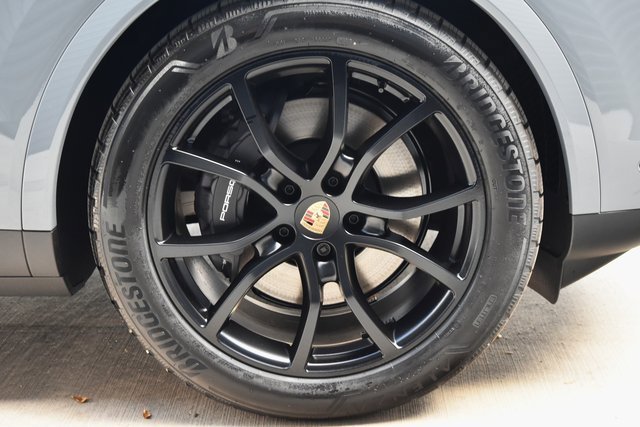 Certified 2025 Porsche Cayenne image 12