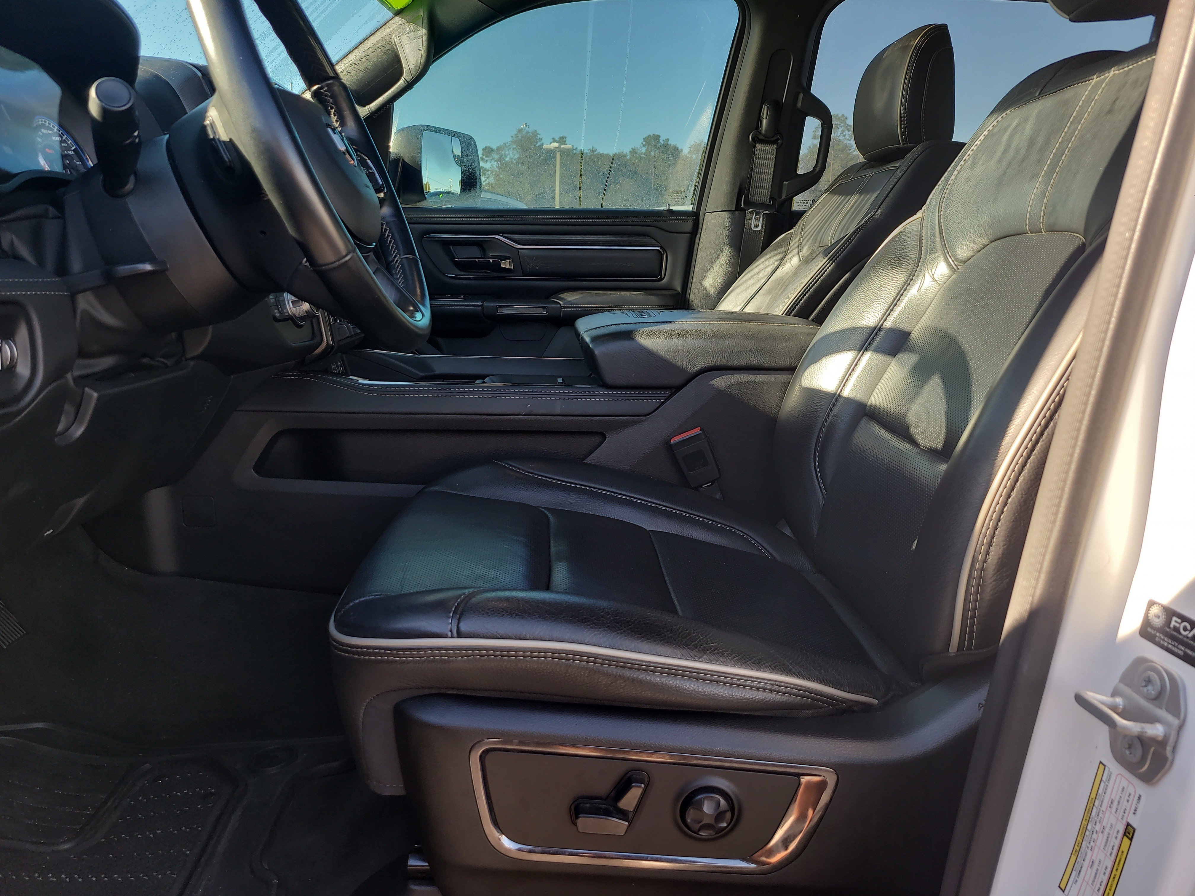 Used 2022 RAM 1500 Limited w/ Body Color Bumper Group AWD/4WD image 18