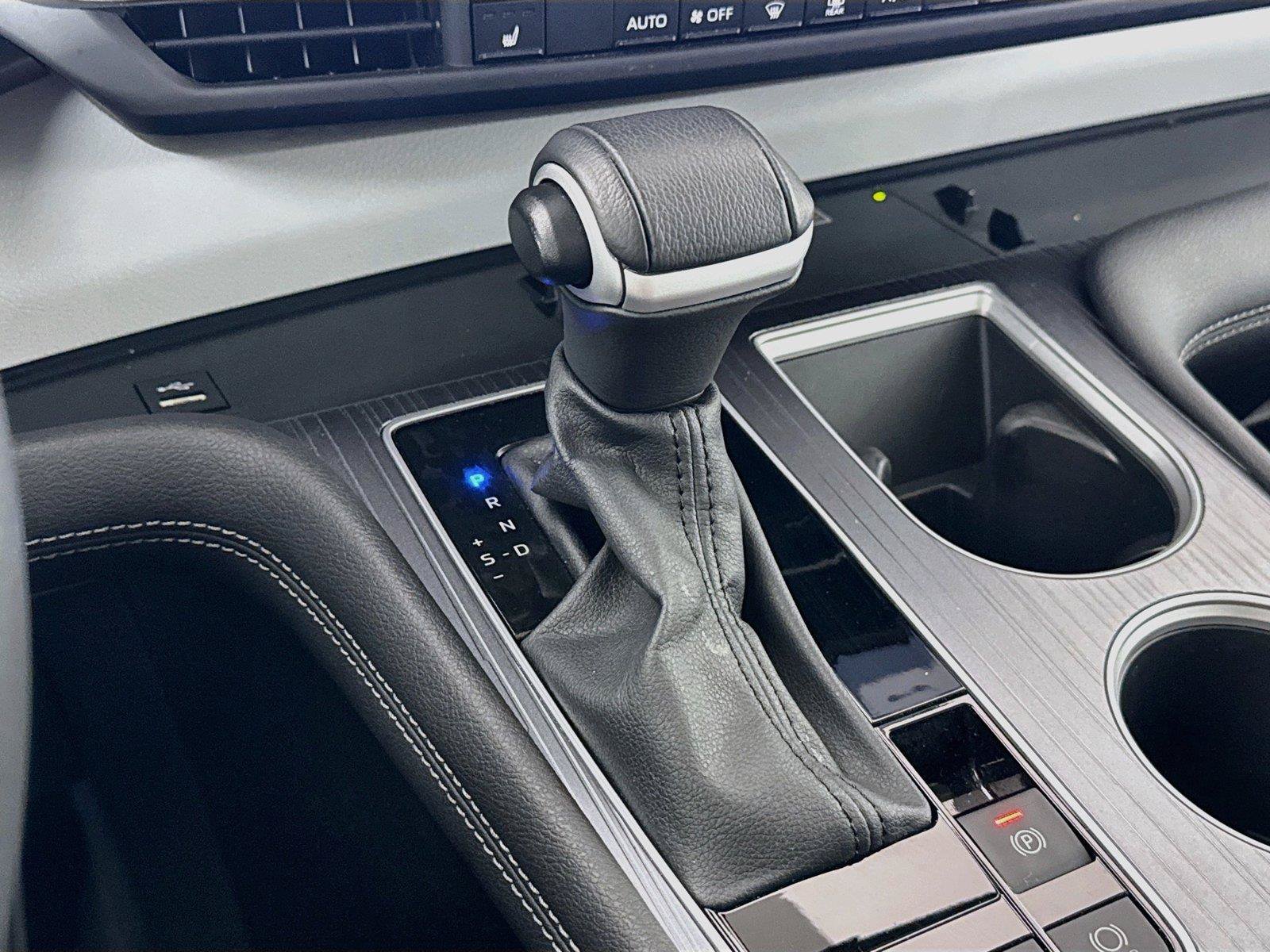 Certified 2025 Toyota Sienna XLE FWD image 27