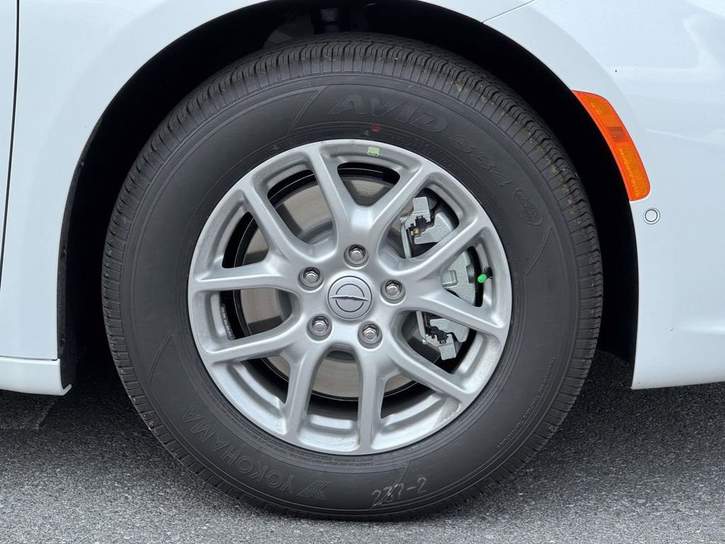 New 2026 Chrysler Pacifica Select image 12