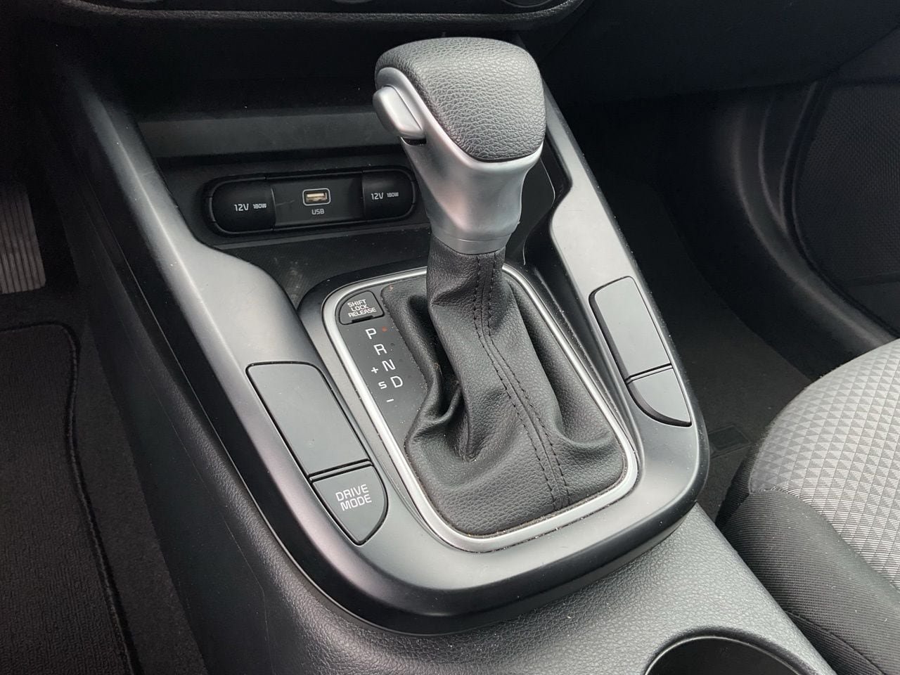 Used 2025 Kia Soul LX w/ LX Technology Package FWD image 16