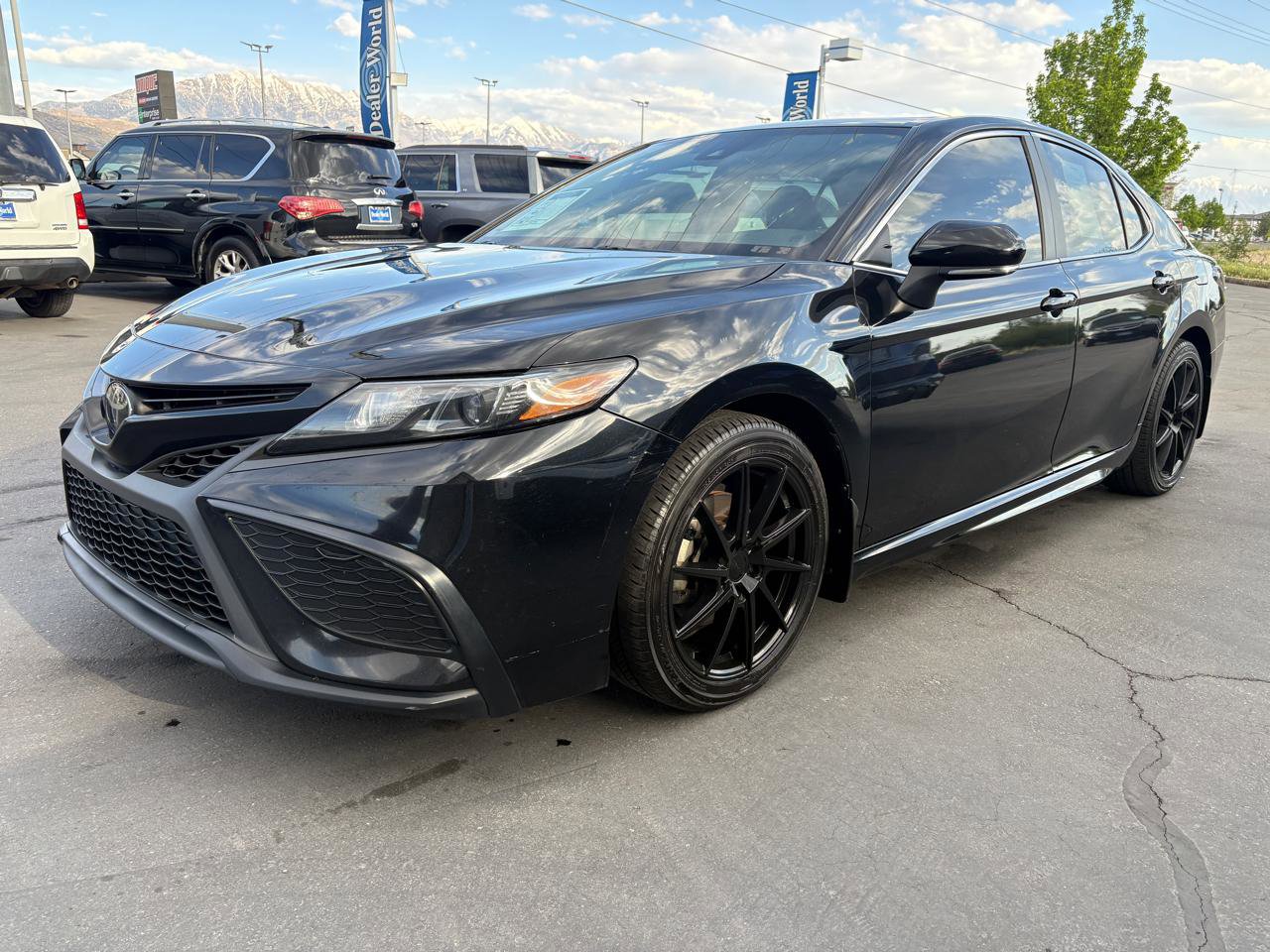 Used 2022 Toyota Camry SE w/ Cold Weather Package AWD/4WD image 3