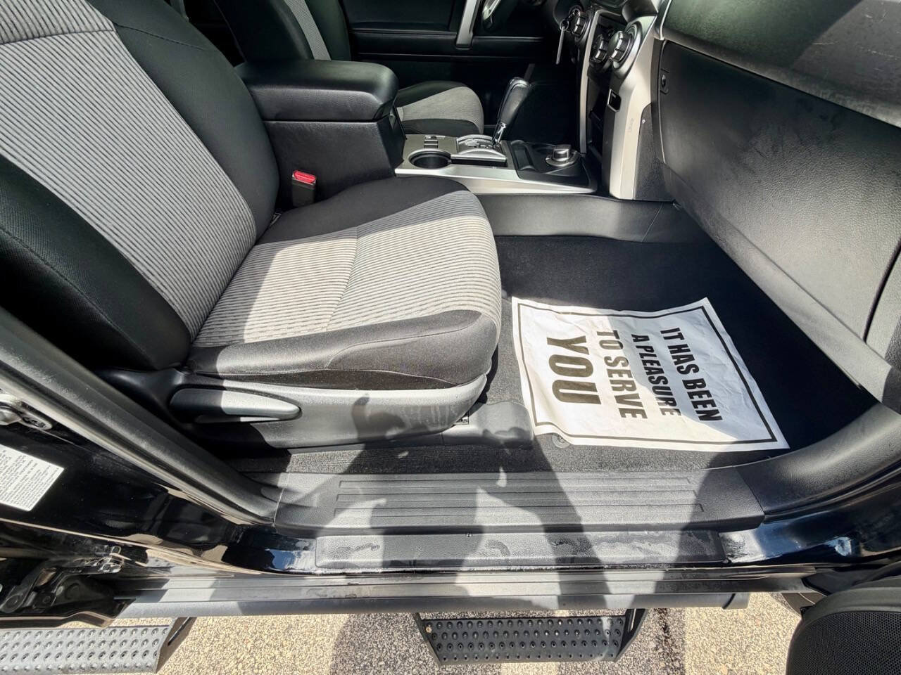 Used 2018 Toyota 4Runner SR5 AWD/4WD image 28