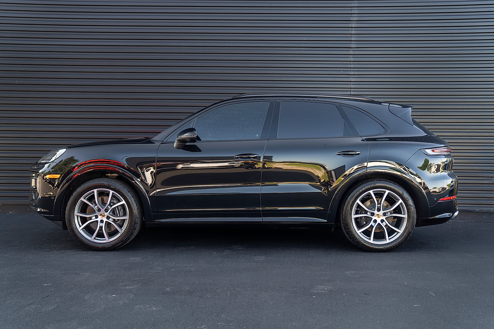 Certified 2025 Porsche Cayenne AWD/4WD image 2