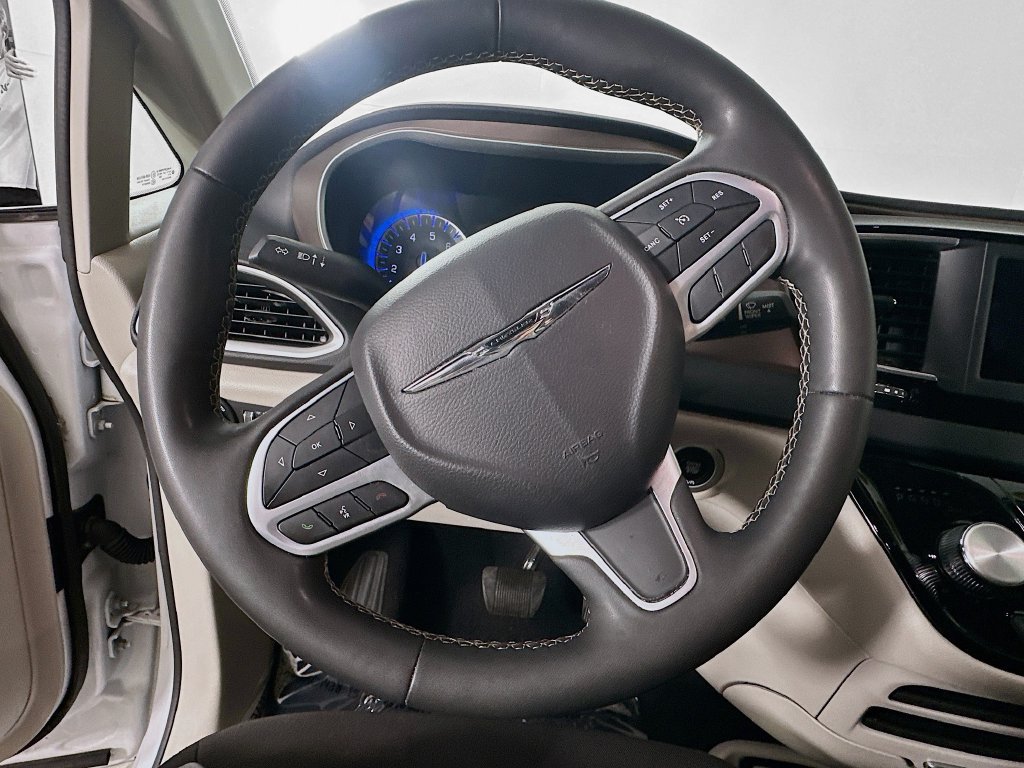 Certified 2023 Chrysler Voyager LX FWD image 18
