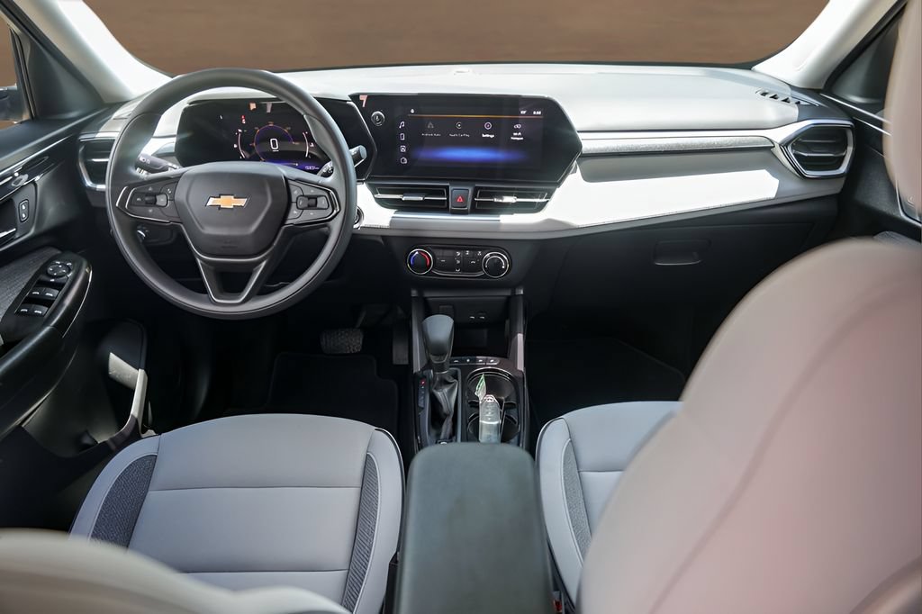 Used 2024 Chevrolet TrailBlazer LS w/ LS Convenience Package FWD image 24