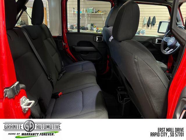 Used 2023 Jeep Wrangler Unlimited Sahara AWD/4WD image 33