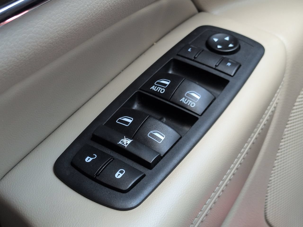 Used 2018 Jeep Grand Cherokee Limited RWD image 25