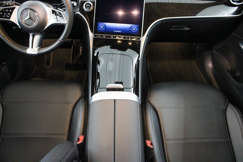 Used 2024 Mercedes-Benz GLC 300 4MATIC image 17