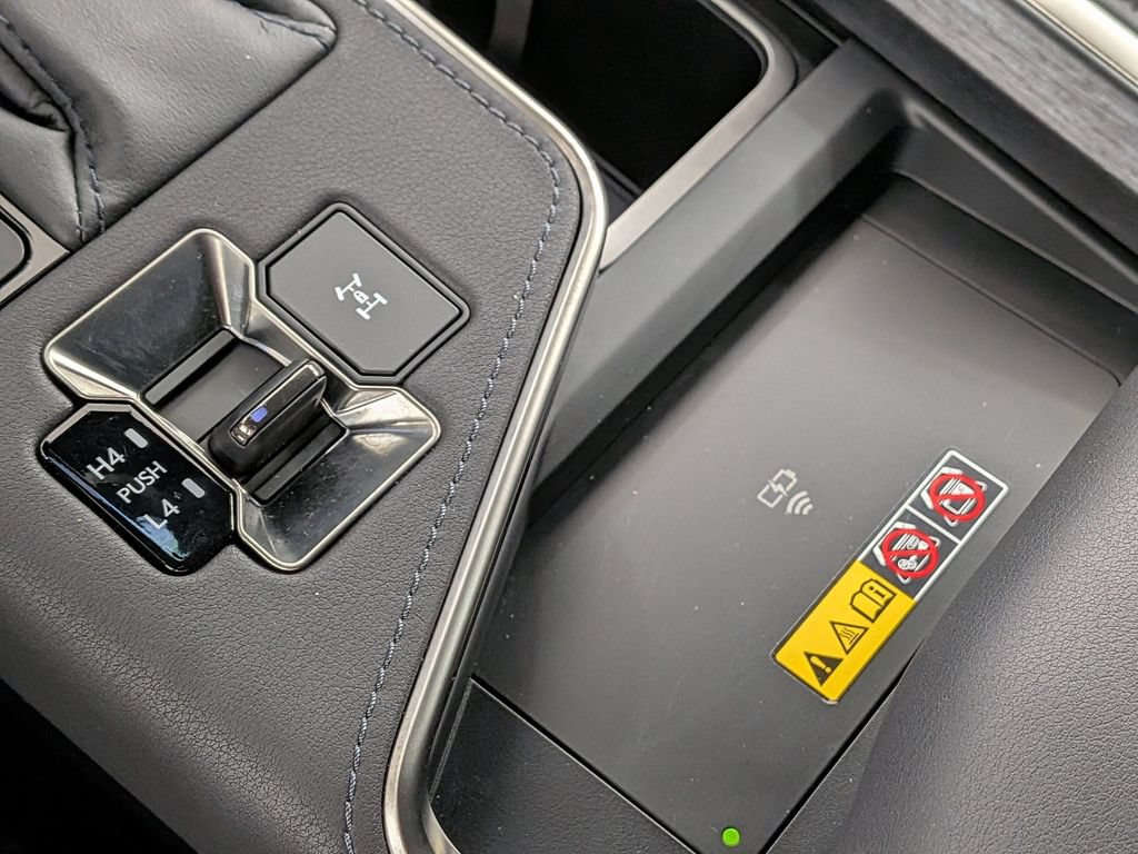 Used 2025 Lexus GX 550 w/ Accessory Package (2T) AWD/4WD image 28