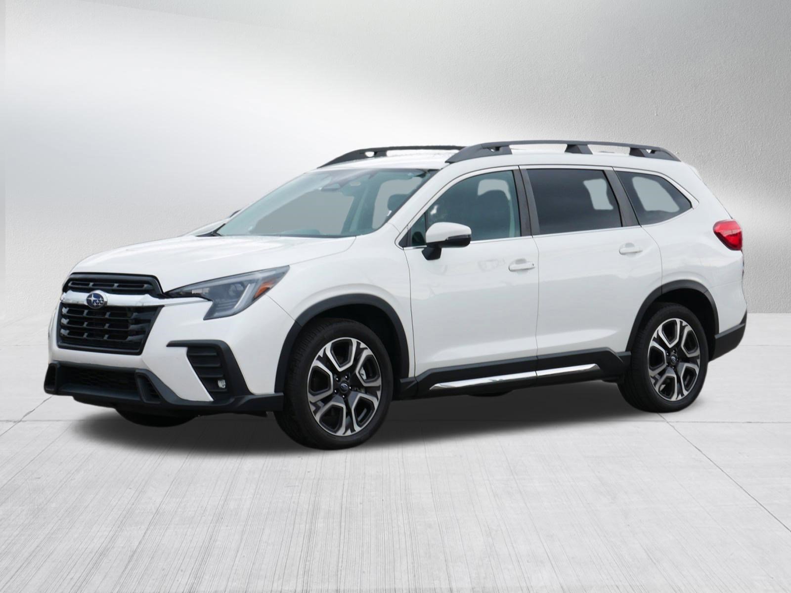 Used 2023 Subaru Ascent Limited image 3