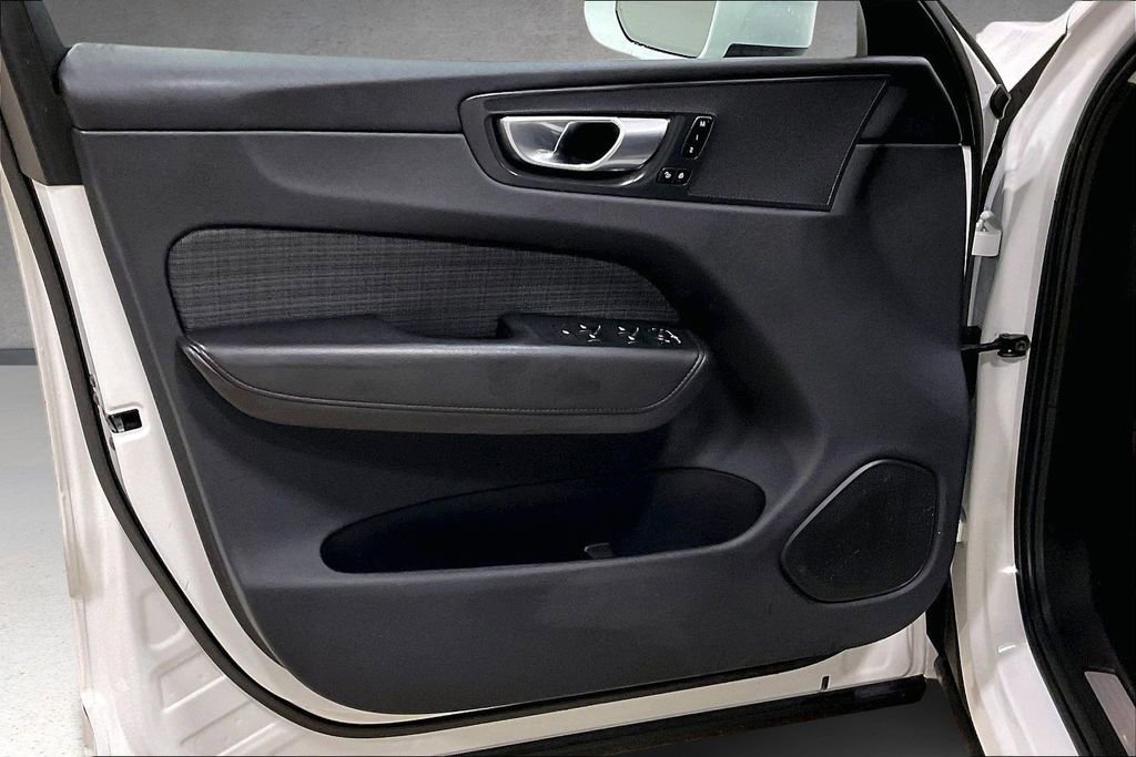 Certified 2023 Volvo XC60 B5 Core image 18