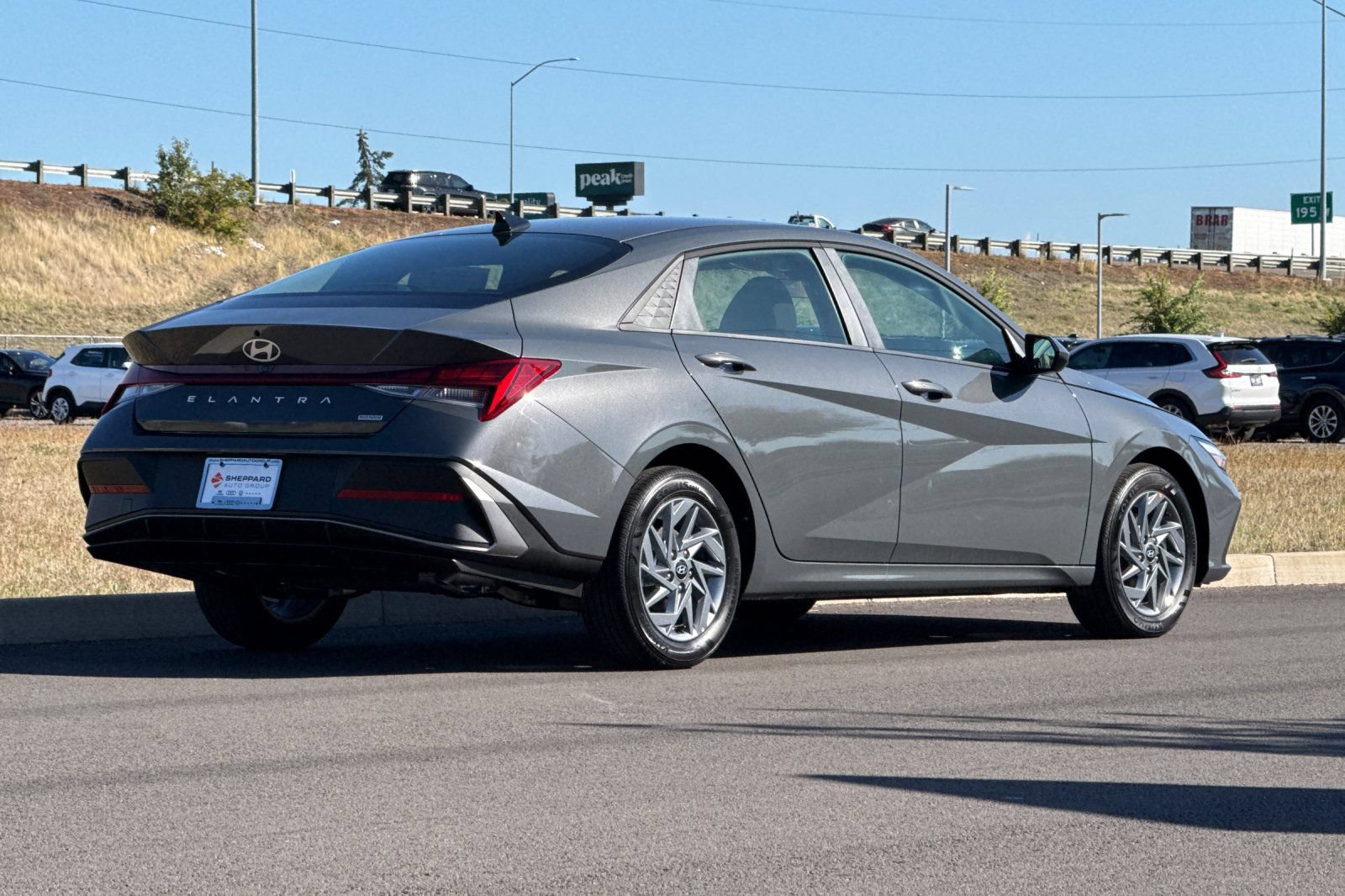 New 2026 Hyundai Elantra Hybrid FWD image 3
