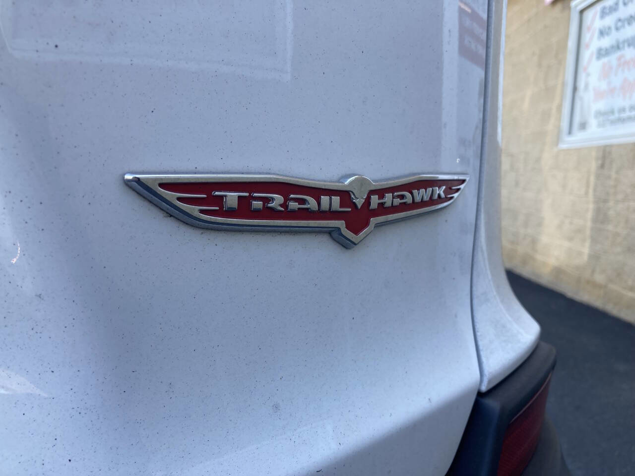 Used 2022 Jeep Cherokee Trailhawk w/ Sun, Sound & Nav Group image 9