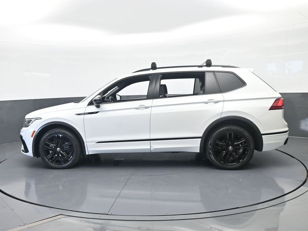 Used 2022 Volkswagen Tiguan SE R-Line image 3