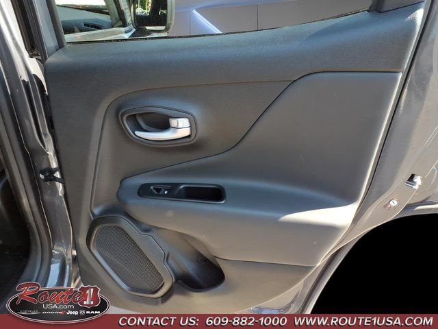 Used 2023 Jeep Renegade Latitude AWD/4WD image 15