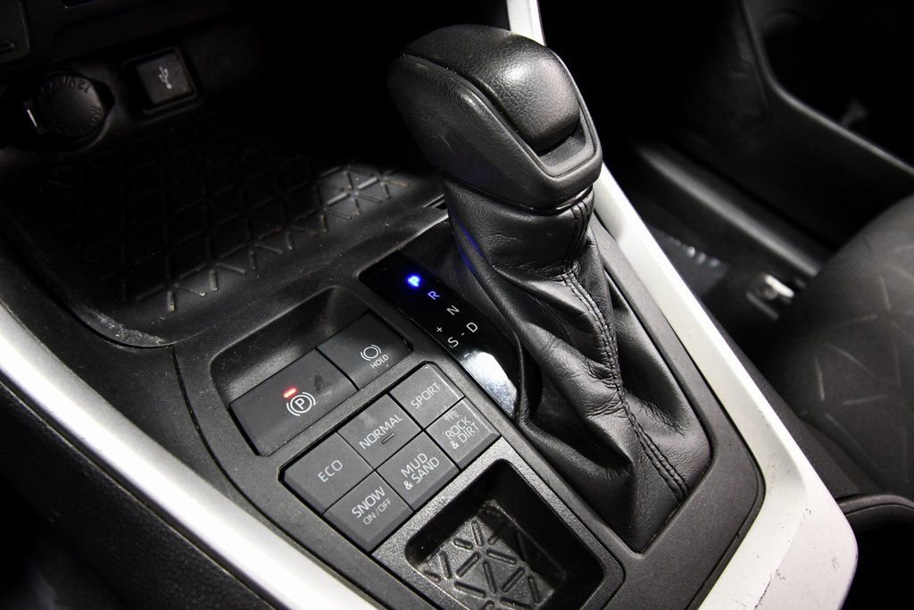 Used 2022 Toyota RAV4 XLE AWD/4WD image 26
