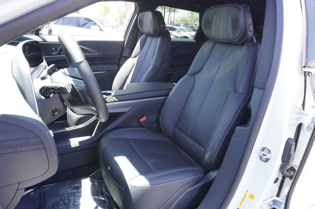 New 2025 Cadillac Lyriq Luxury image 13