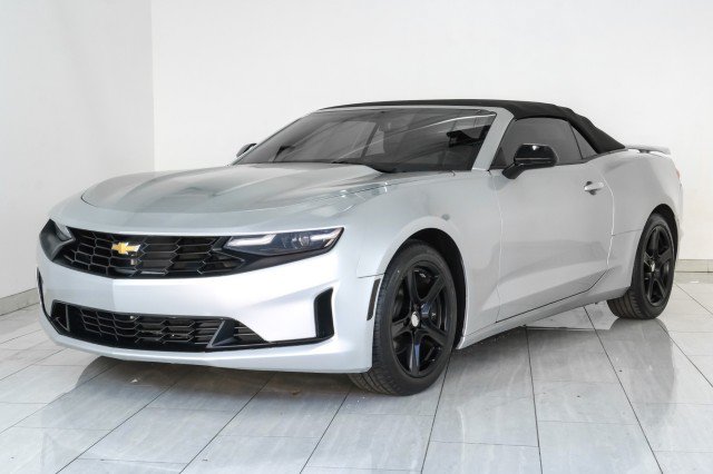 Used 2019 Chevrolet Camaro LT RWD image 4