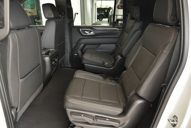Used 2024 Chevrolet Suburban High Country AWD/4WD image 18
